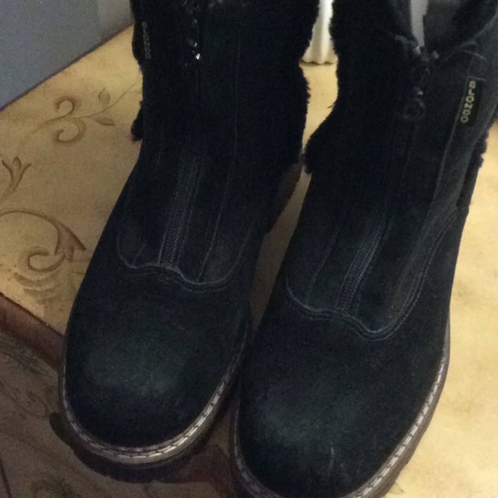 Blonde suede boots